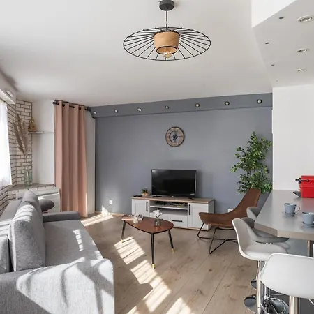 Apartment Le Crucy - T2 Avec Parking
